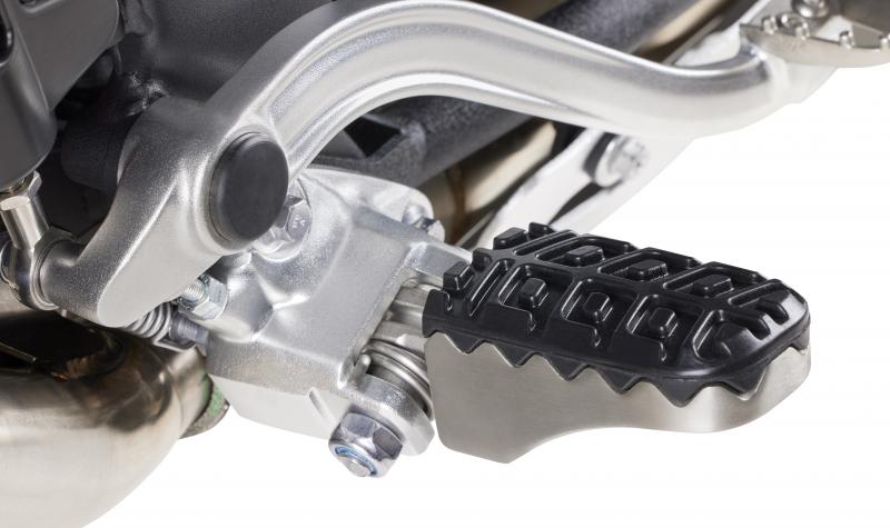 motoworkz_rieju_aventura_500_footpegs